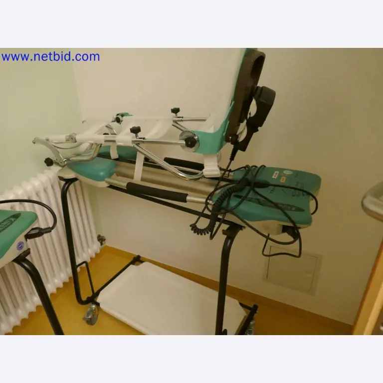 Medizinisch technische Geräte, Einrichtung und Mobiliar eines Krankenhauses-10