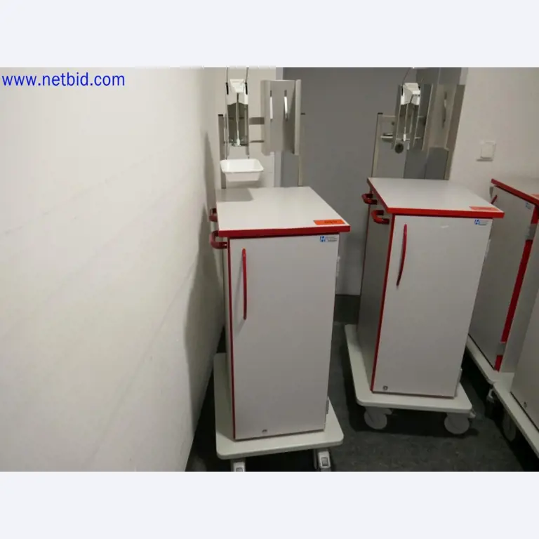 Medizinisch technische Geräte, Einrichtung und Mobiliar eines Krankenhauses-1