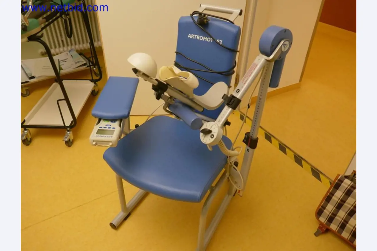 Medizinisch technische Geräte, Einrichtung und Mobiliar eines Krankenhauses-2