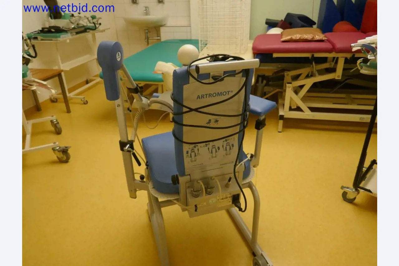 Medizinisch technische Geräte, Einrichtung und Mobiliar eines Krankenhauses-4