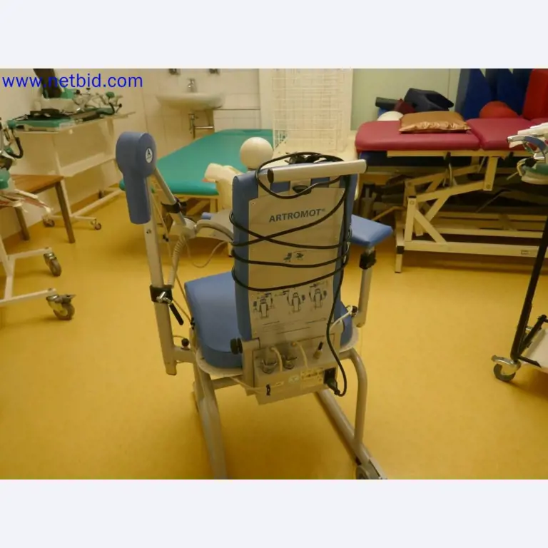 Medizinisch technische Geräte, Einrichtung und Mobiliar eines Krankenhauses-4