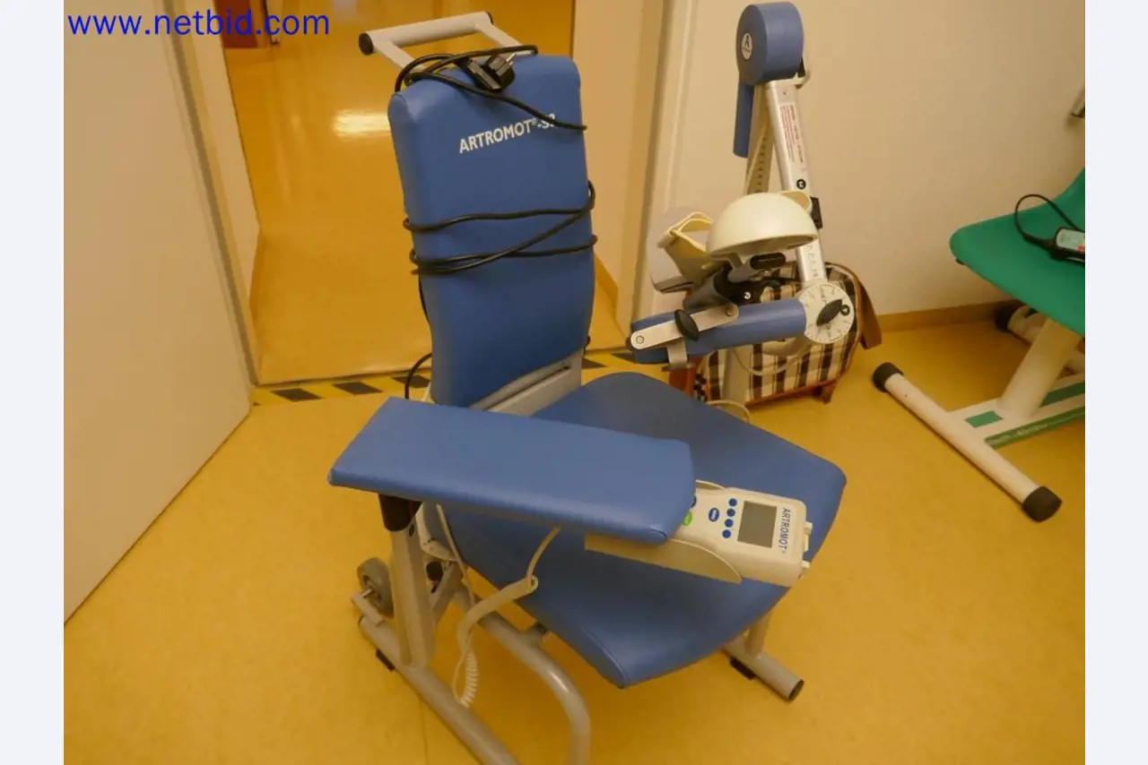 Medizinisch technische Geräte, Einrichtung und Mobiliar eines Krankenhauses-5