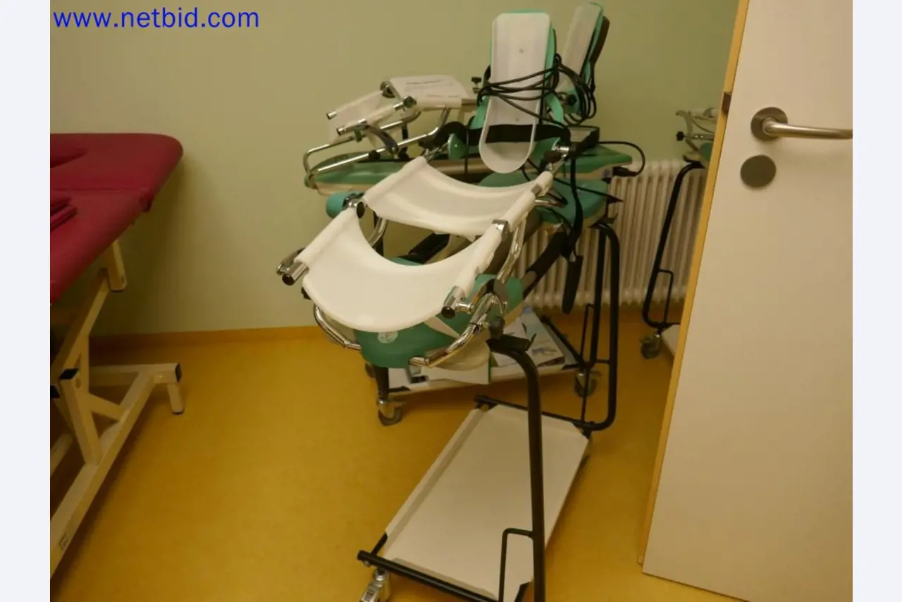 Medizinisch technische Geräte, Einrichtung und Mobiliar eines Krankenhauses-7