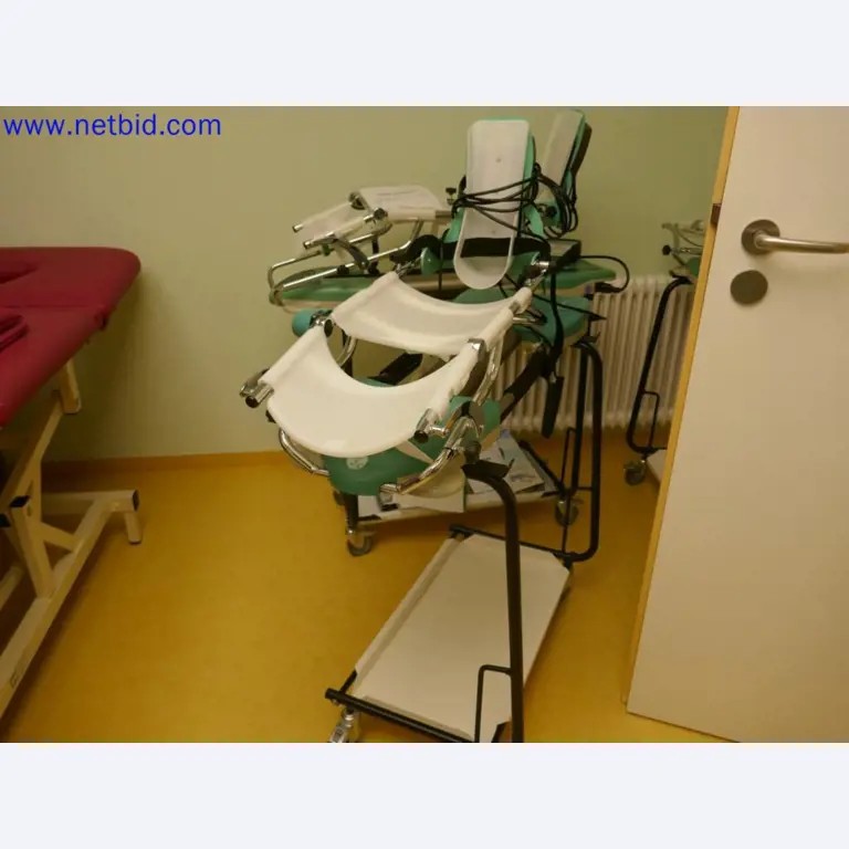 Medizinisch technische Geräte, Einrichtung und Mobiliar eines Krankenhauses-7