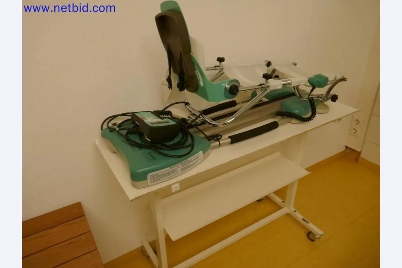 Medizinisch technische Geräte, Einrichtung und Mobiliar eines Krankenhauses-8