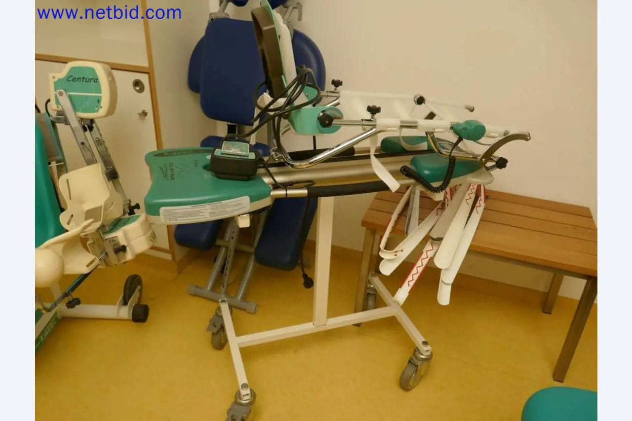 Medizinisch technische Geräte, Einrichtung und Mobiliar eines Krankenhauses-9