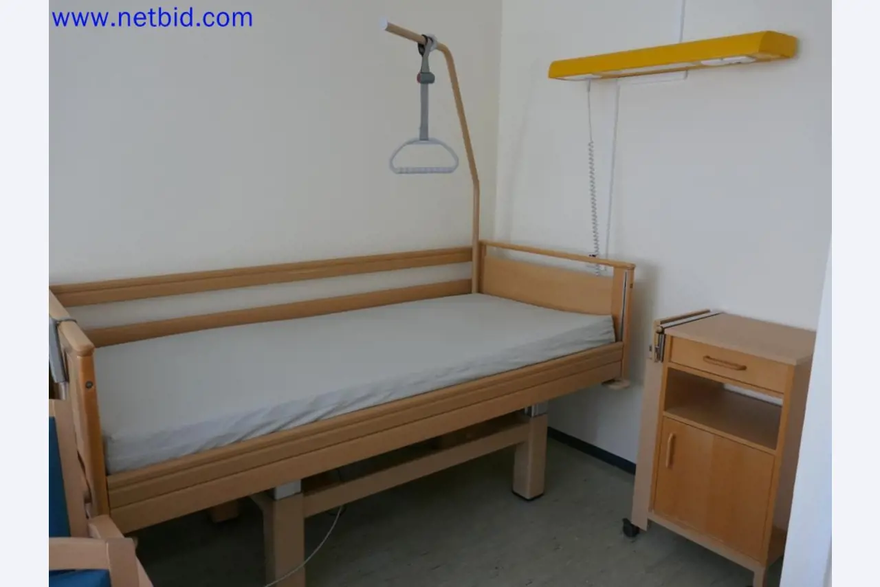 Medyczne urządzenia techniczne, wyposażenie i meble szpitalne-1