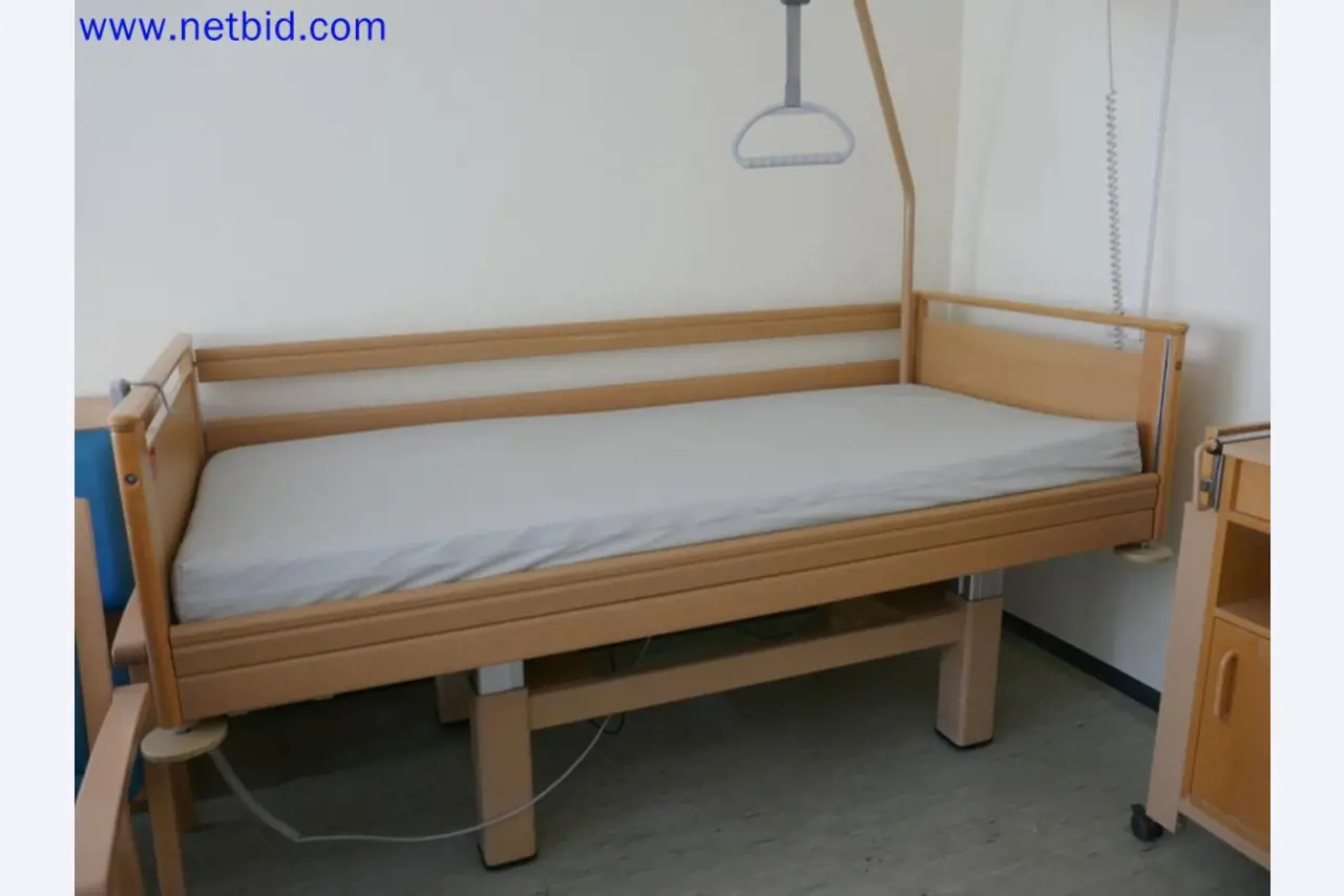 Medyczne urządzenia techniczne, wyposażenie i meble szpitalne-2