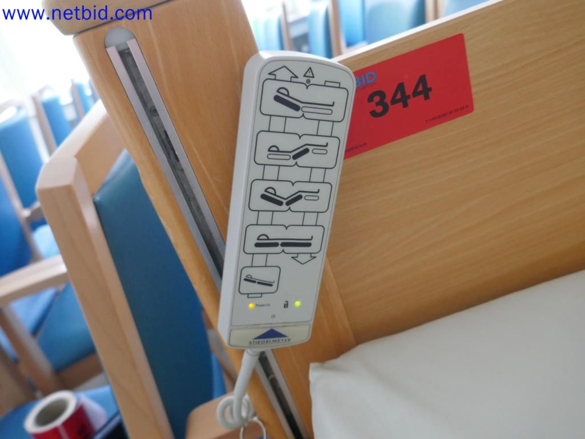 Medyczne urządzenia techniczne, wyposażenie i meble szpitalne-3