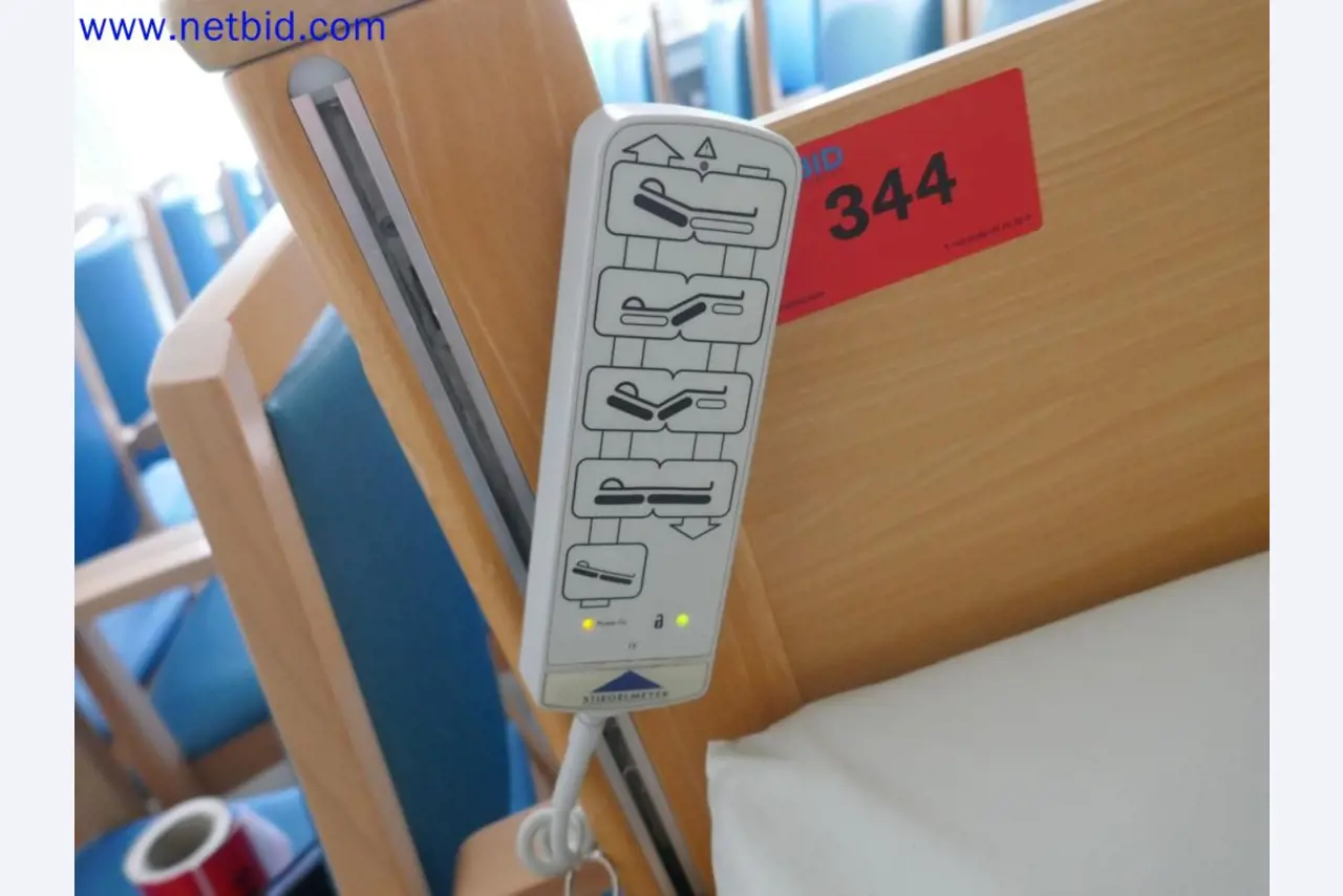 Medyczne urządzenia techniczne, wyposażenie i meble szpitalne-3