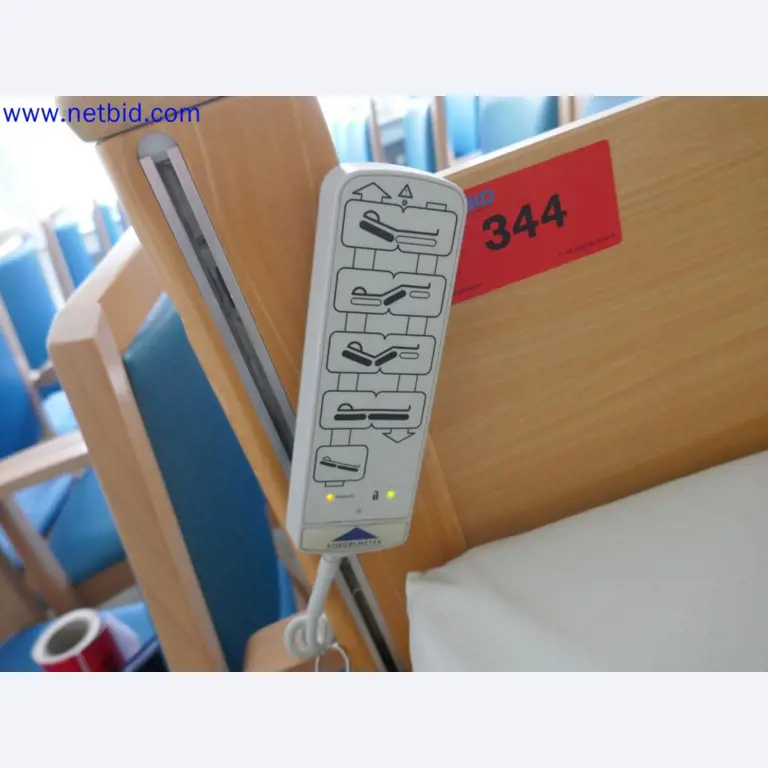 Medyczne urządzenia techniczne, wyposażenie i meble szpitalne-3