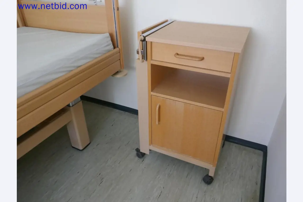 Medyczne urządzenia techniczne, wyposażenie i meble szpitalne-5