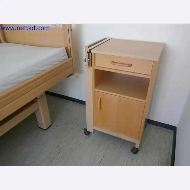 Medyczne urządzenia techniczne, wyposażenie i meble szpitalne-5