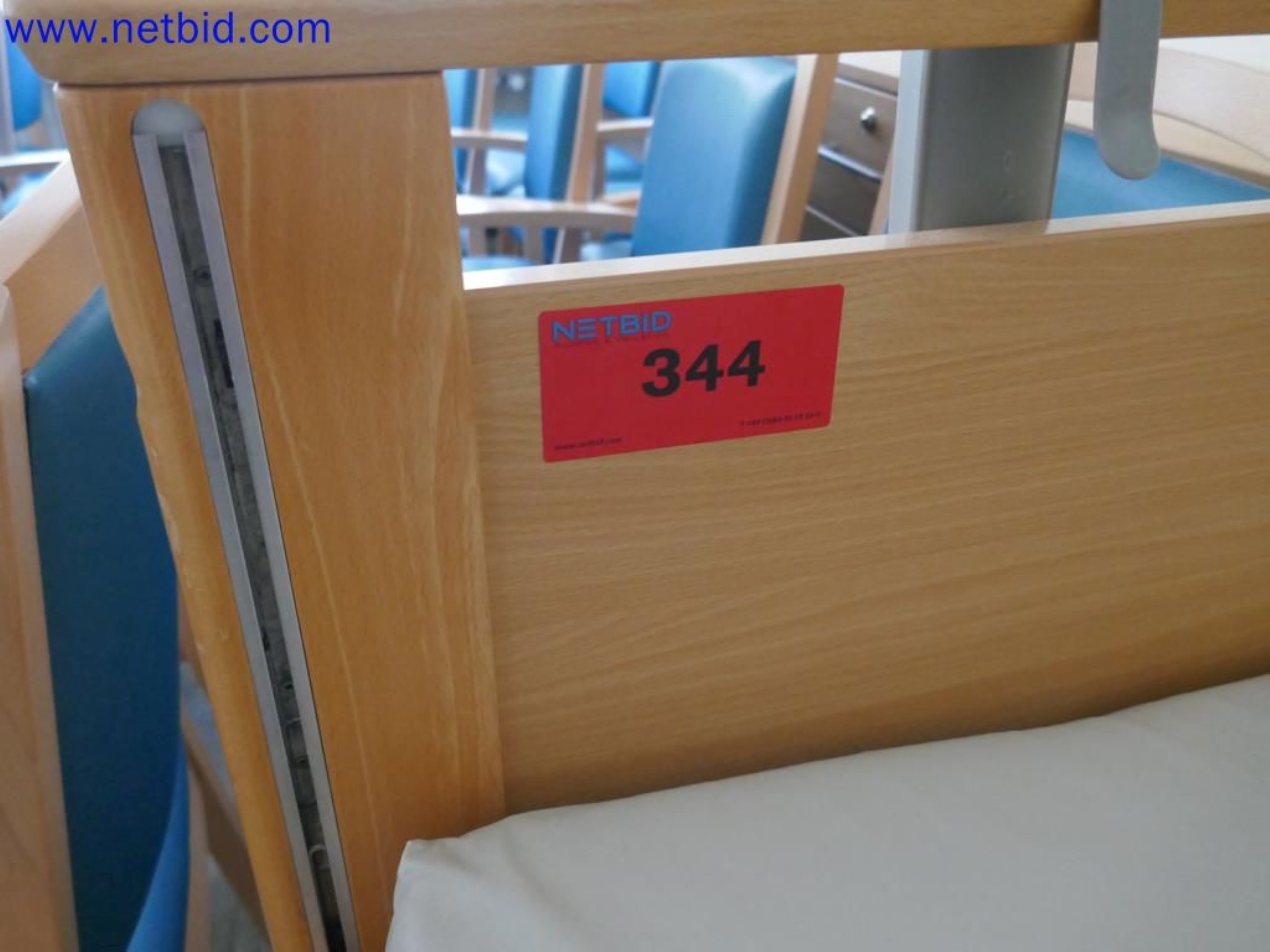 Medyczne urządzenia techniczne, wyposażenie i meble szpitalne-6