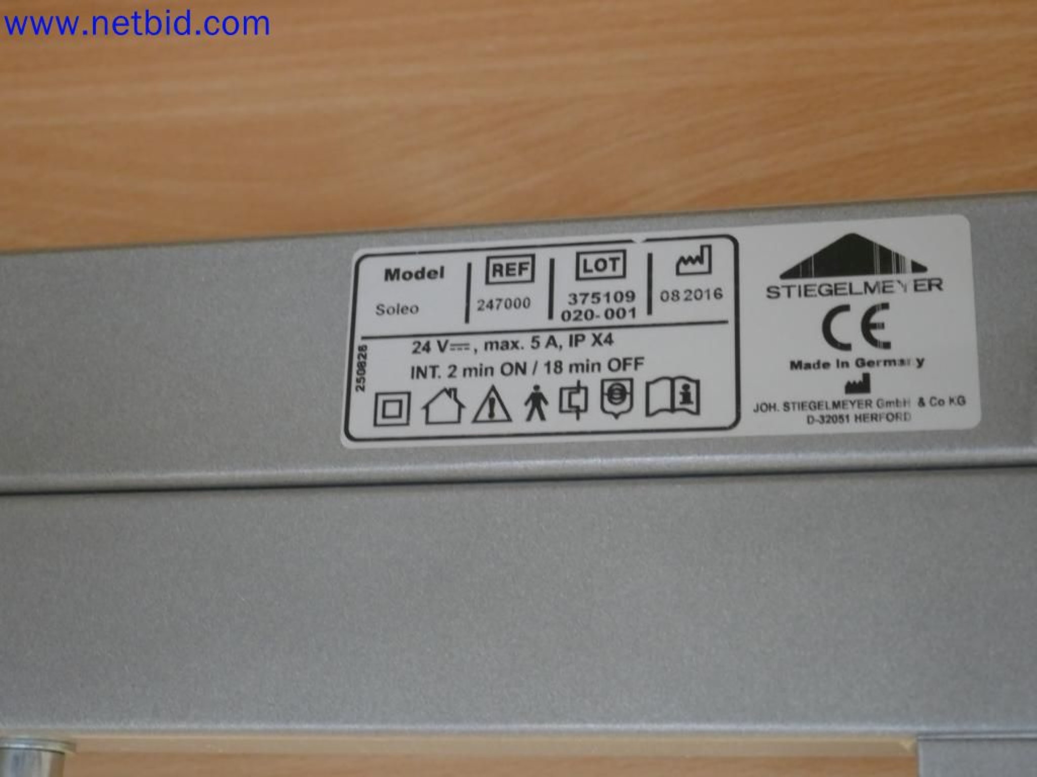 Medyczne urządzenia techniczne, wyposażenie i meble szpitalne-2