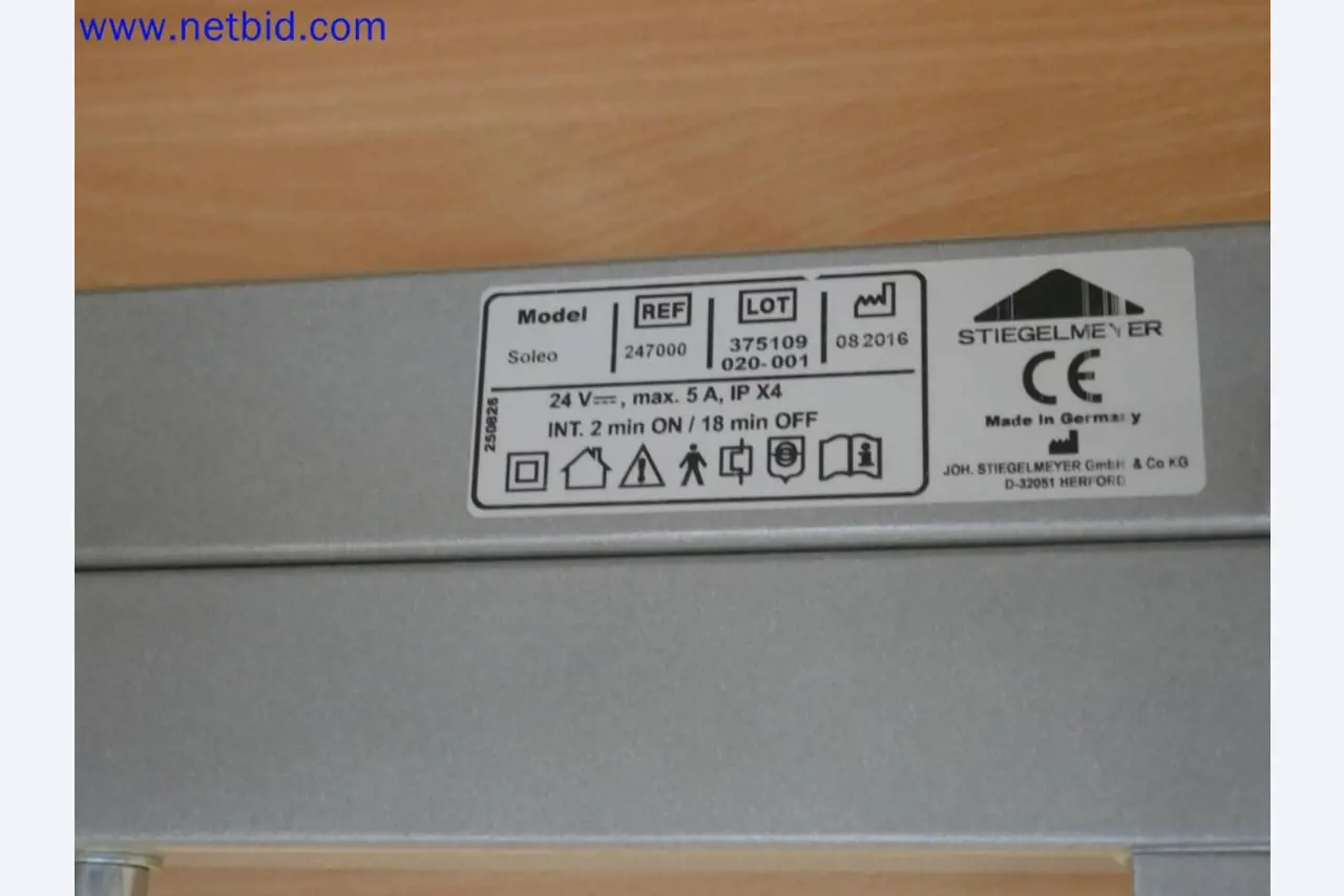 Medyczne urządzenia techniczne, wyposażenie i meble szpitalne-2