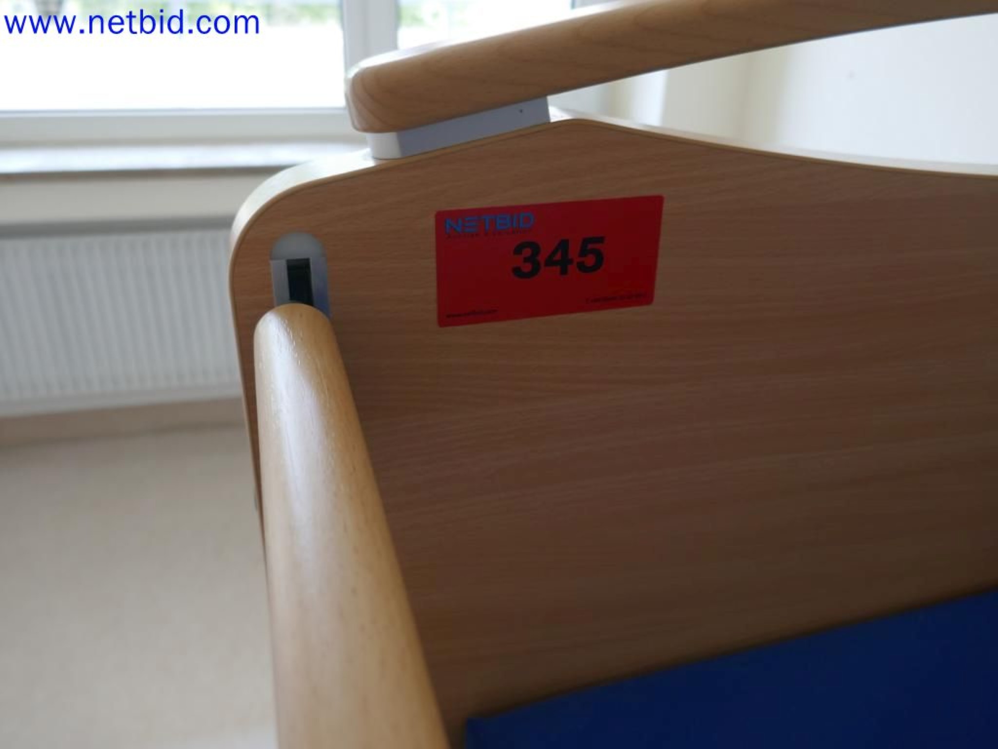 Medyczne urządzenia techniczne, wyposażenie i meble szpitalne-5