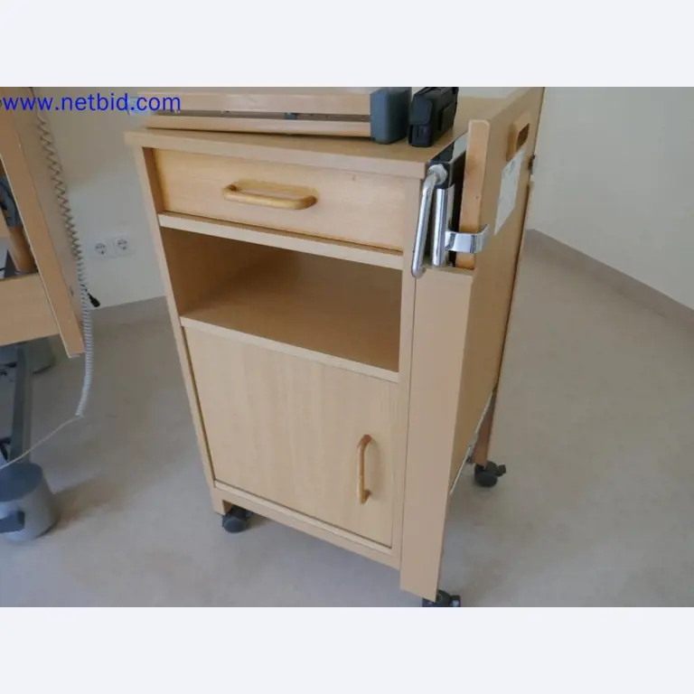 Medyczne urządzenia techniczne, wyposażenie i meble szpitalne-7