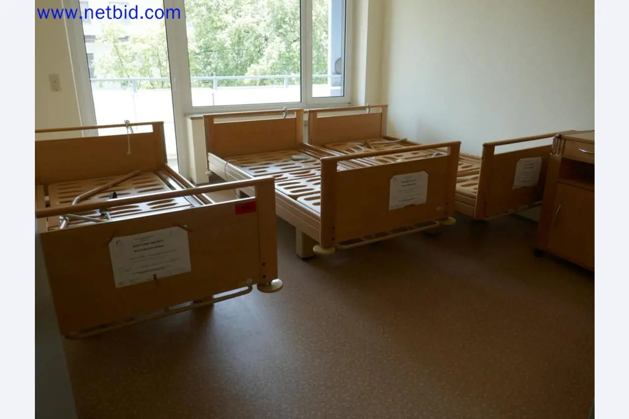 Medyczne urządzenia techniczne, wyposażenie i meble szpitalne-1