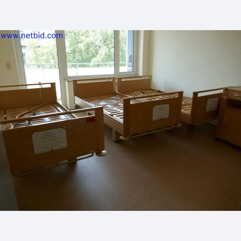 Medyczne urządzenia techniczne, wyposażenie i meble szpitalne-1