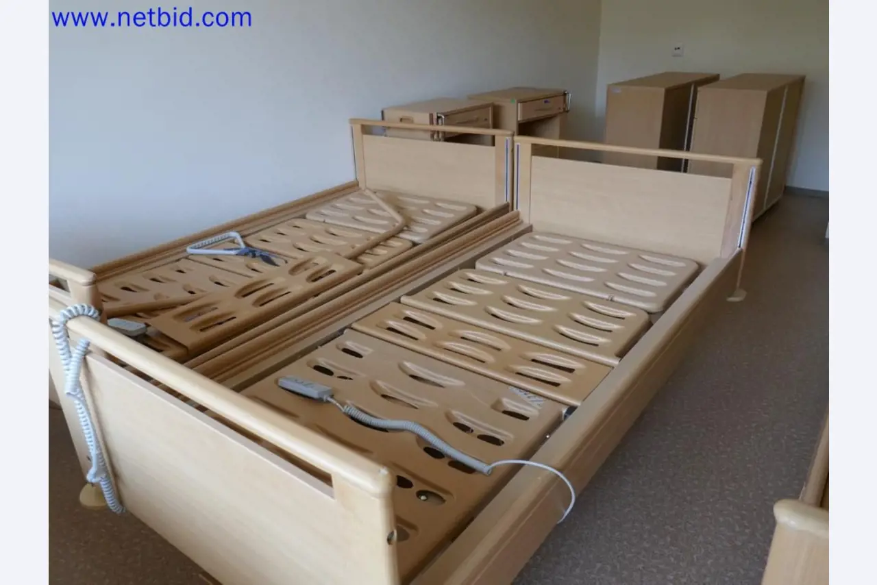 Medyczne urządzenia techniczne, wyposażenie i meble szpitalne-3