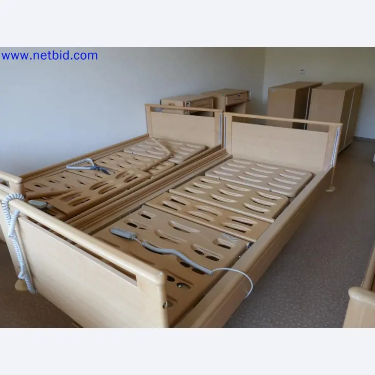 Medyczne urządzenia techniczne, wyposażenie i meble szpitalne-3