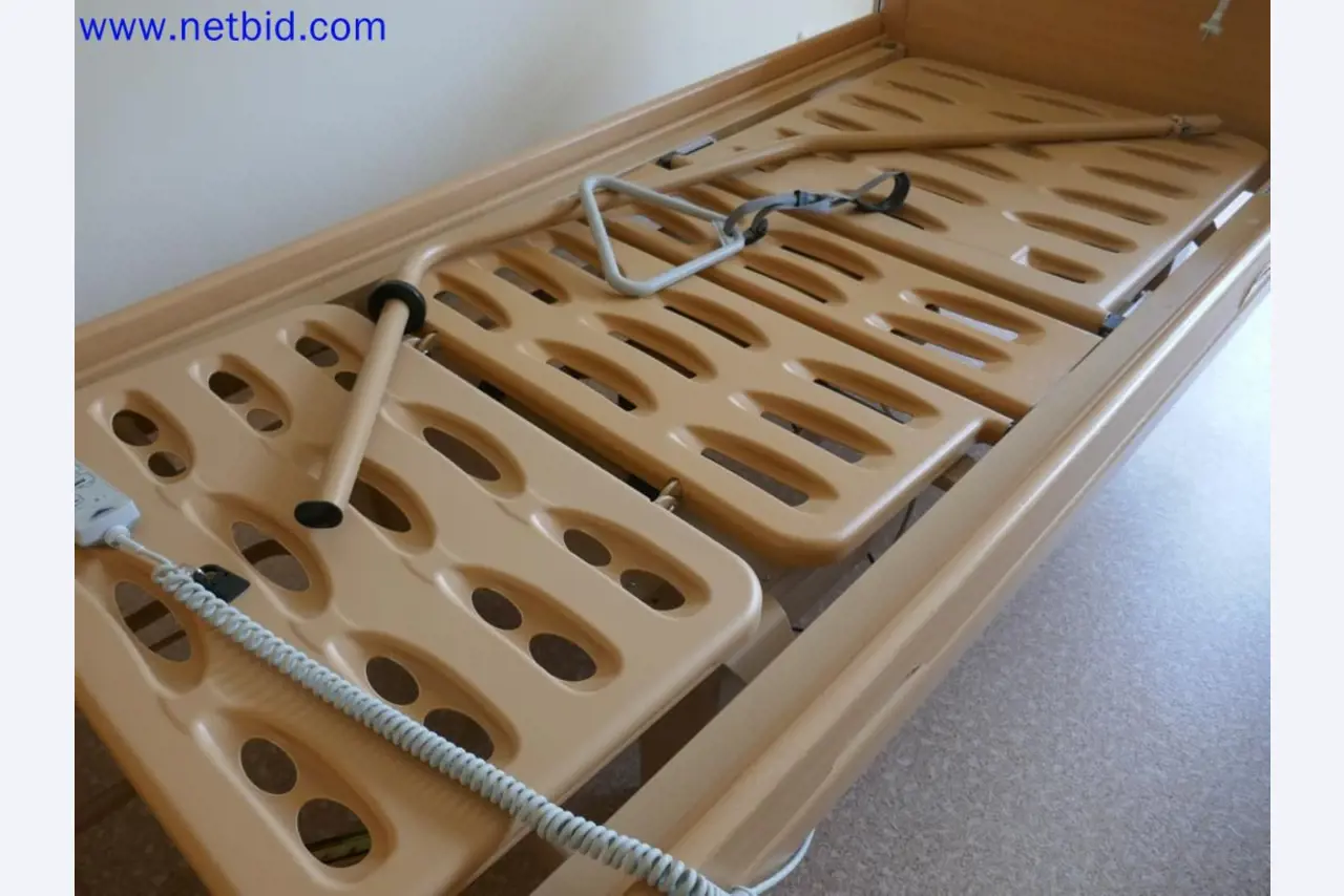 Medyczne urządzenia techniczne, wyposażenie i meble szpitalne-5