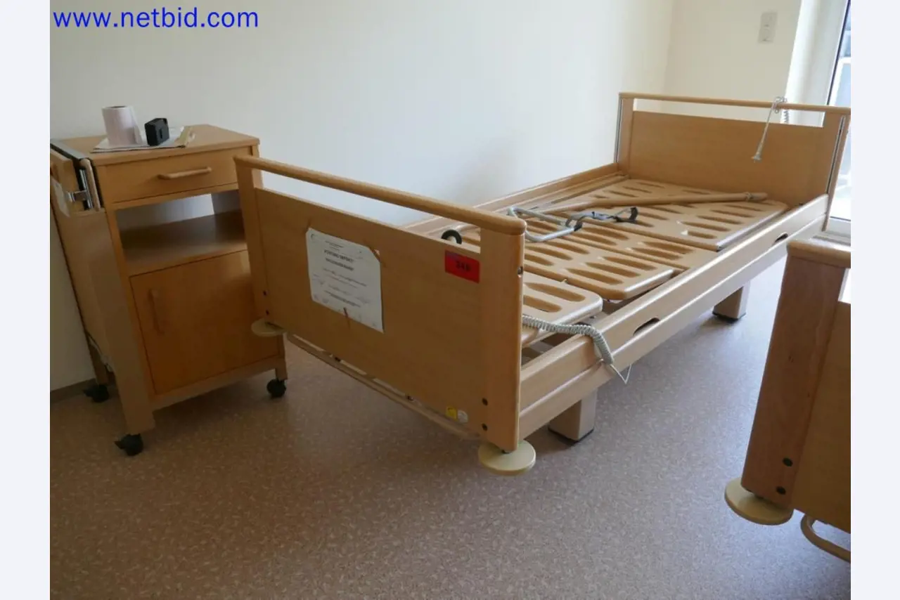 Medyczne urządzenia techniczne, wyposażenie i meble szpitalne-6