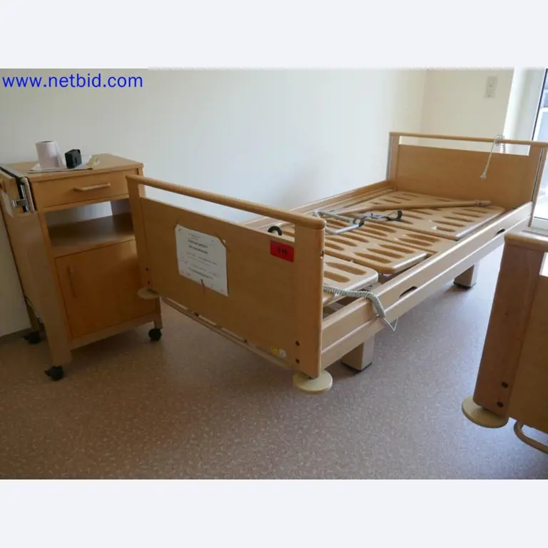 Medyczne urządzenia techniczne, wyposażenie i meble szpitalne-6