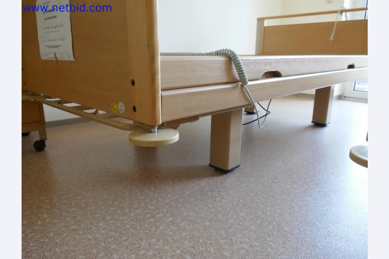 Medyczne urządzenia techniczne, wyposażenie i meble szpitalne-7