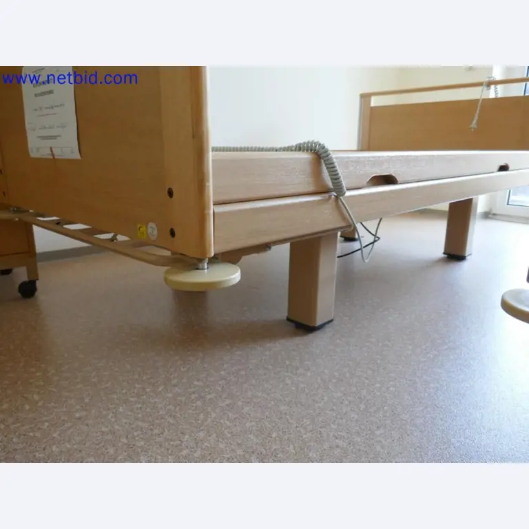 Medyczne urządzenia techniczne, wyposażenie i meble szpitalne-7