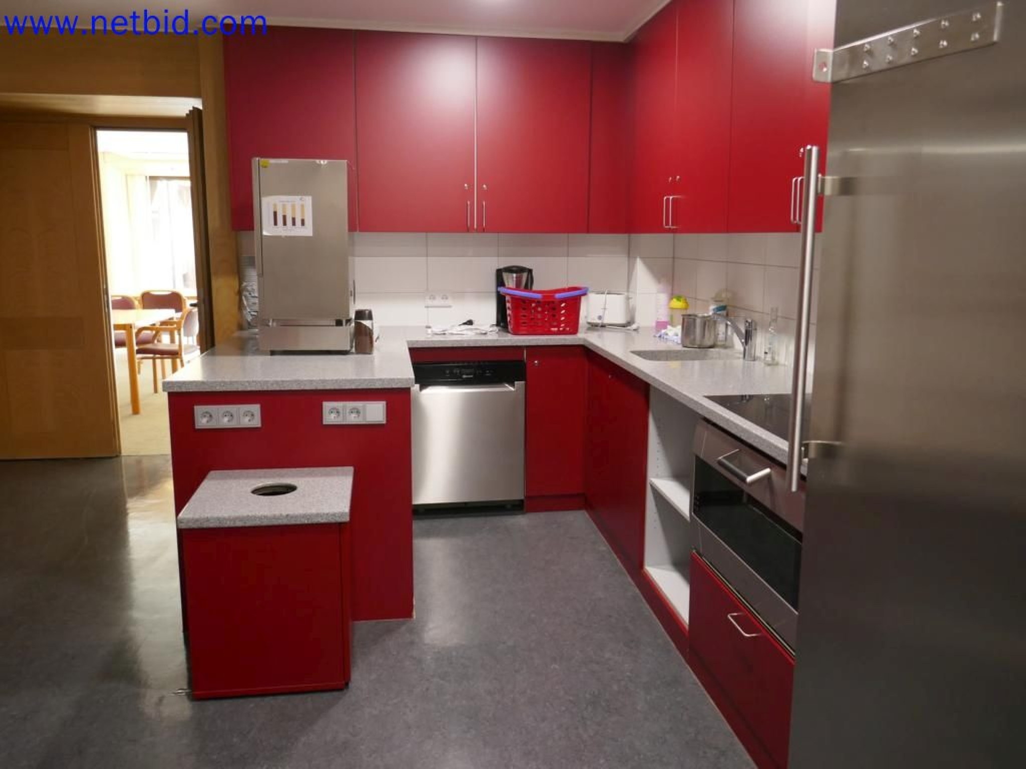 Medyczne urządzenia techniczne, wyposażenie i meble szpitalne-2