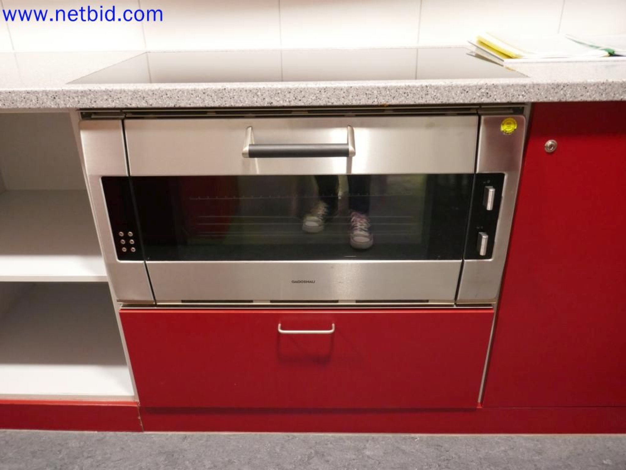 Medyczne urządzenia techniczne, wyposażenie i meble szpitalne-5