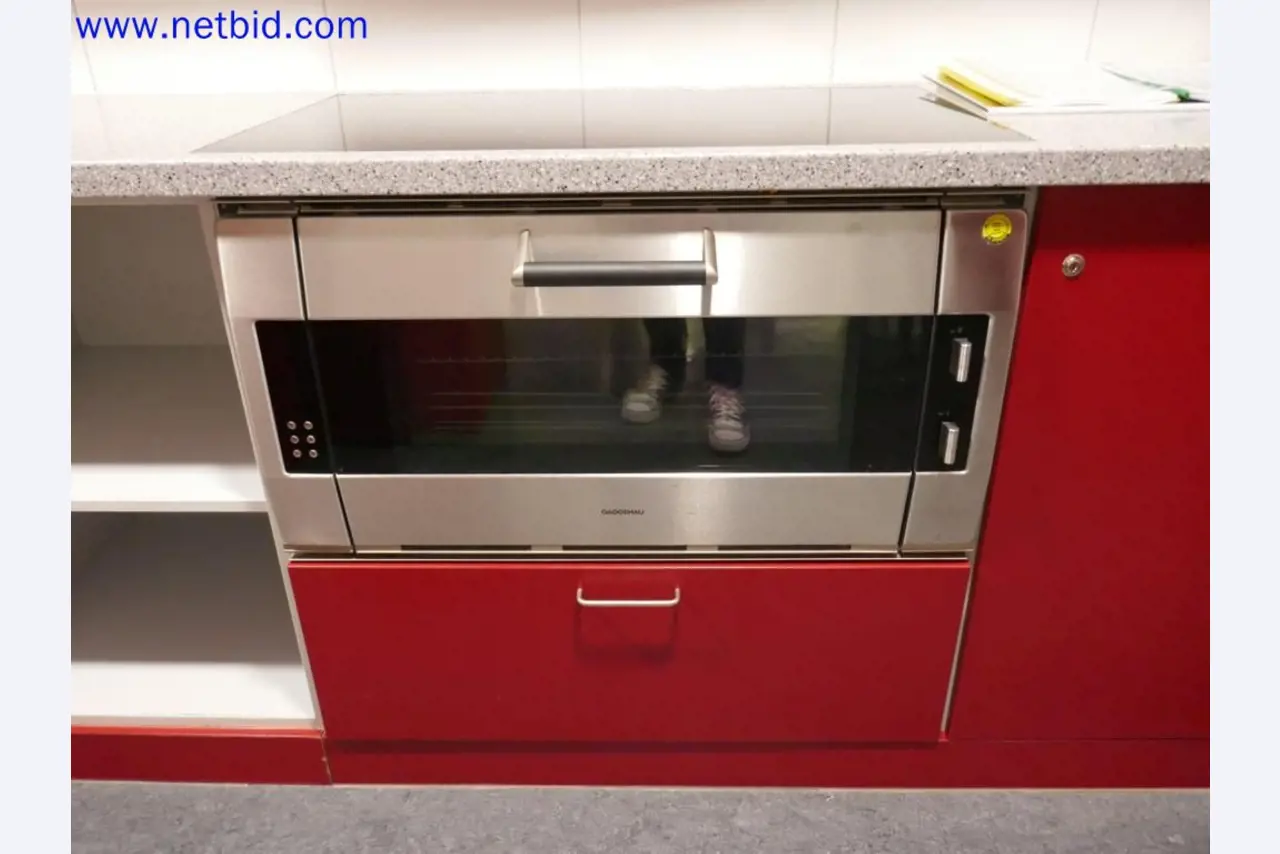 Medyczne urządzenia techniczne, wyposażenie i meble szpitalne-5