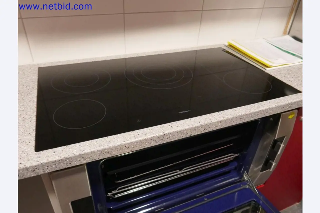 Medyczne urządzenia techniczne, wyposażenie i meble szpitalne-6