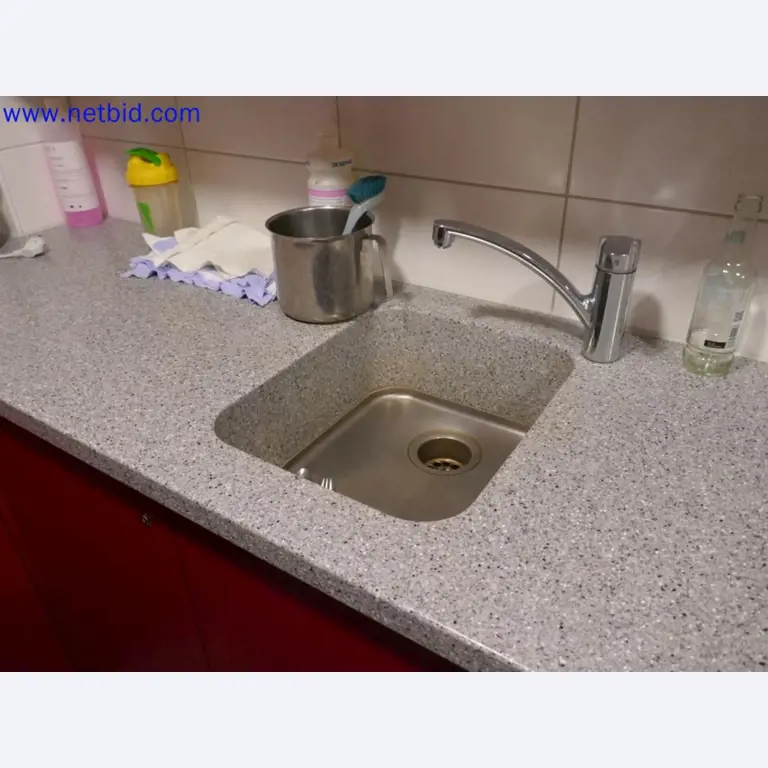 Medyczne urządzenia techniczne, wyposażenie i meble szpitalne-8