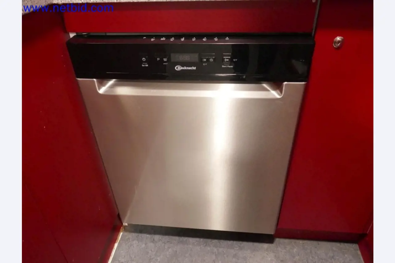 Medyczne urządzenia techniczne, wyposażenie i meble szpitalne-9