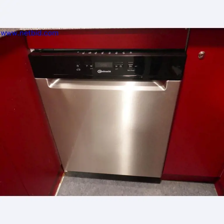 Medyczne urządzenia techniczne, wyposażenie i meble szpitalne-9