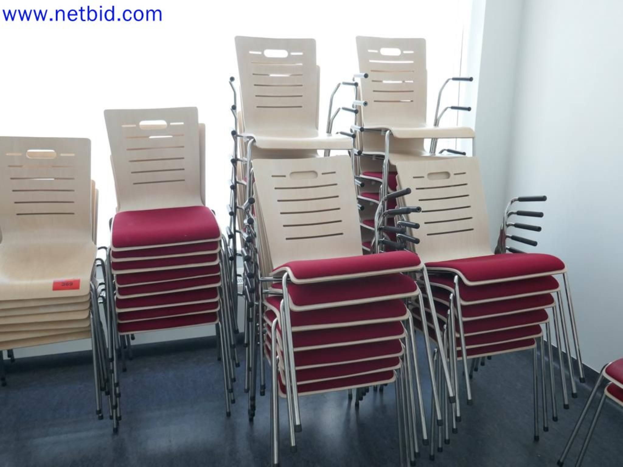 Medyczne urządzenia techniczne, wyposażenie i meble szpitalne-1