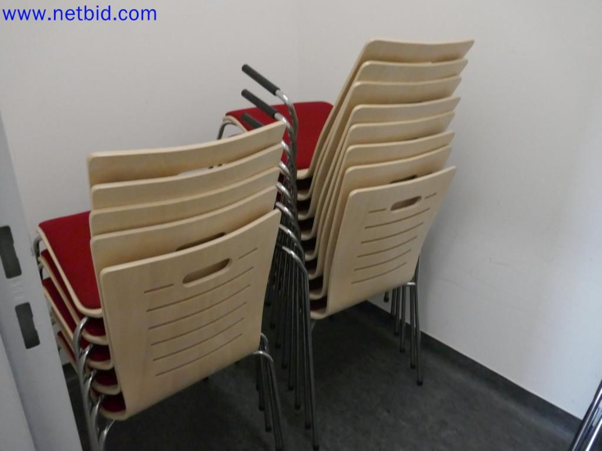 Medyczne urządzenia techniczne, wyposażenie i meble szpitalne-5