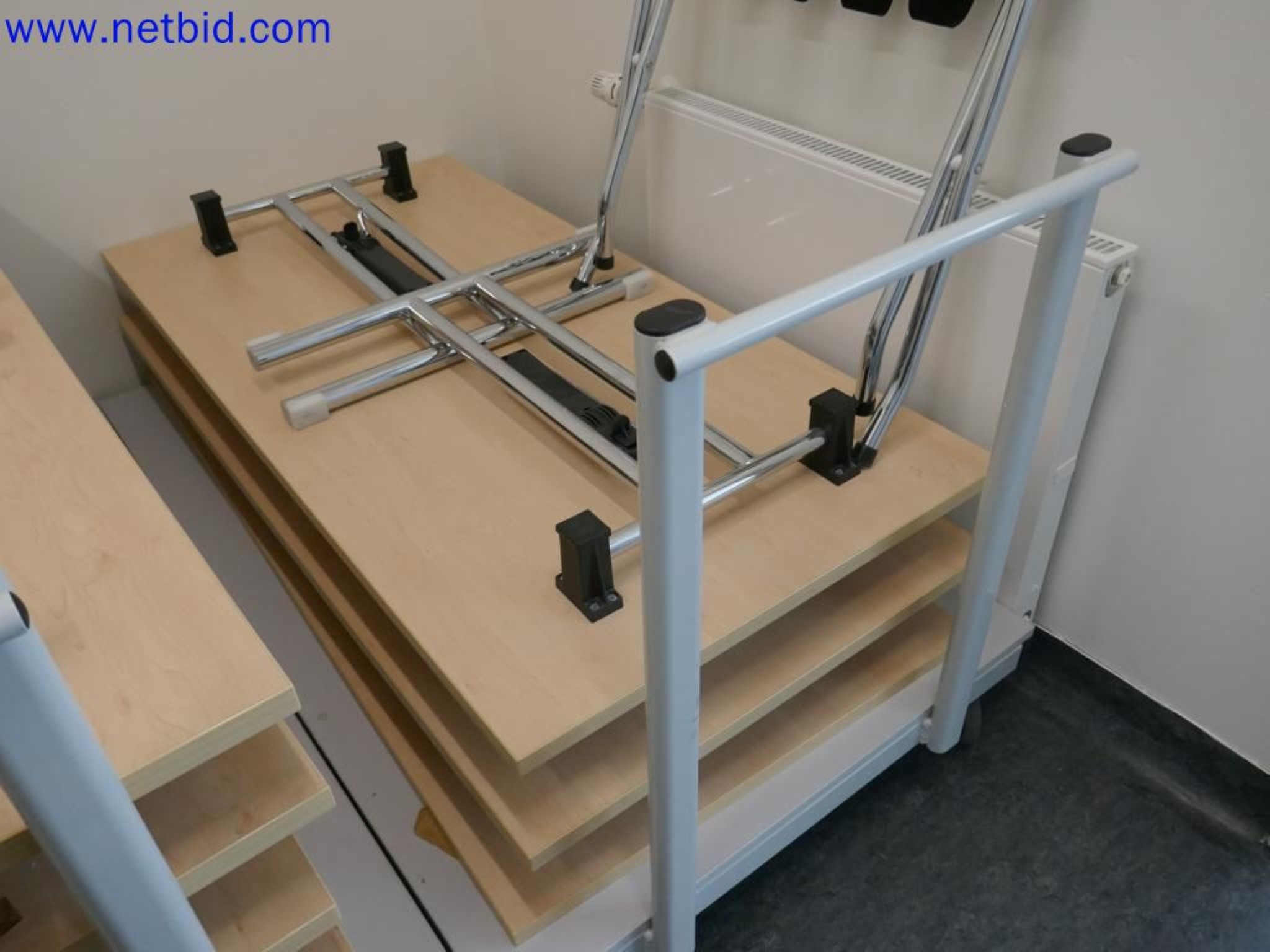 Medyczne urządzenia techniczne, wyposażenie i meble szpitalne-8