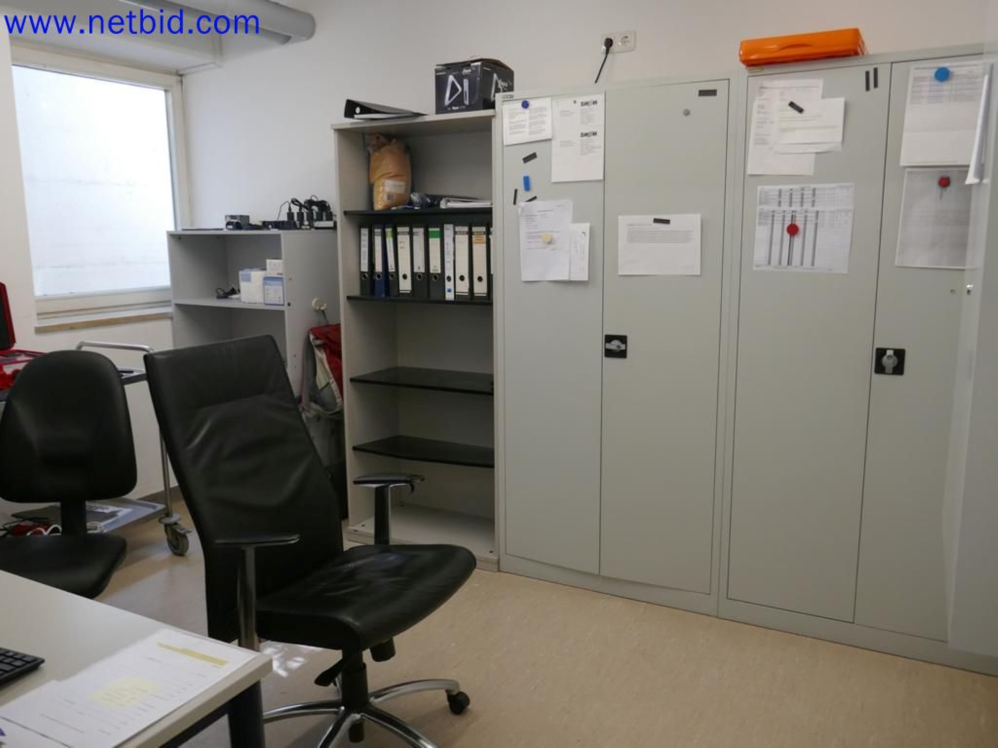 Medyczne urządzenia techniczne, wyposażenie i meble szpitalne-2