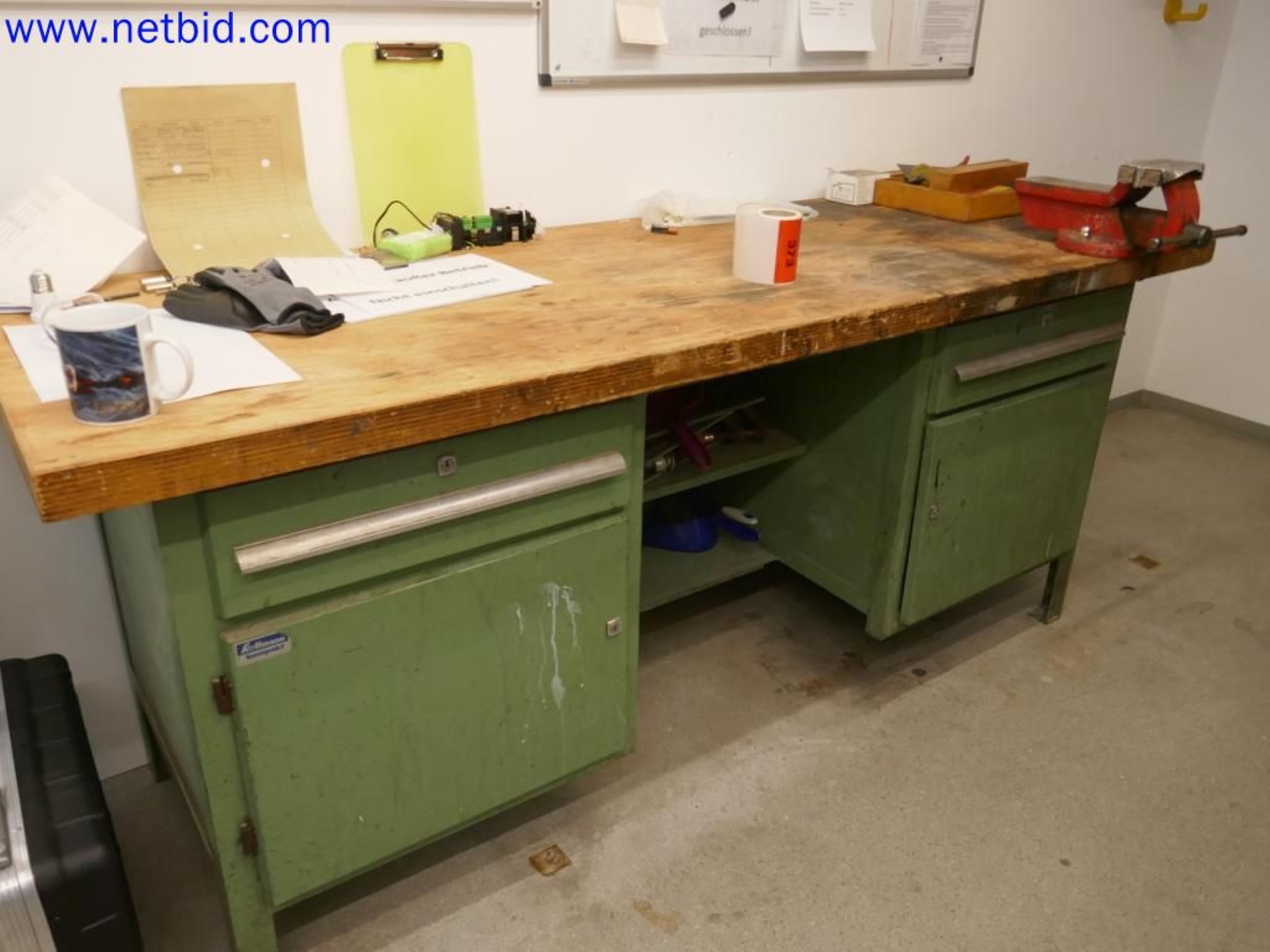 Medyczne urządzenia techniczne, wyposażenie i meble szpitalne-6