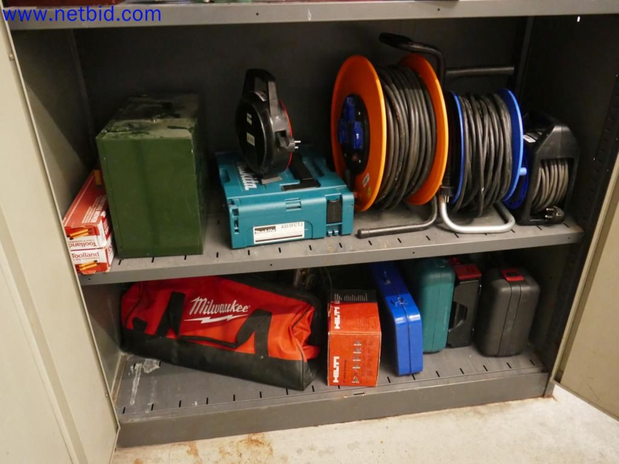 Medyczne urządzenia techniczne, wyposażenie i meble szpitalne-8