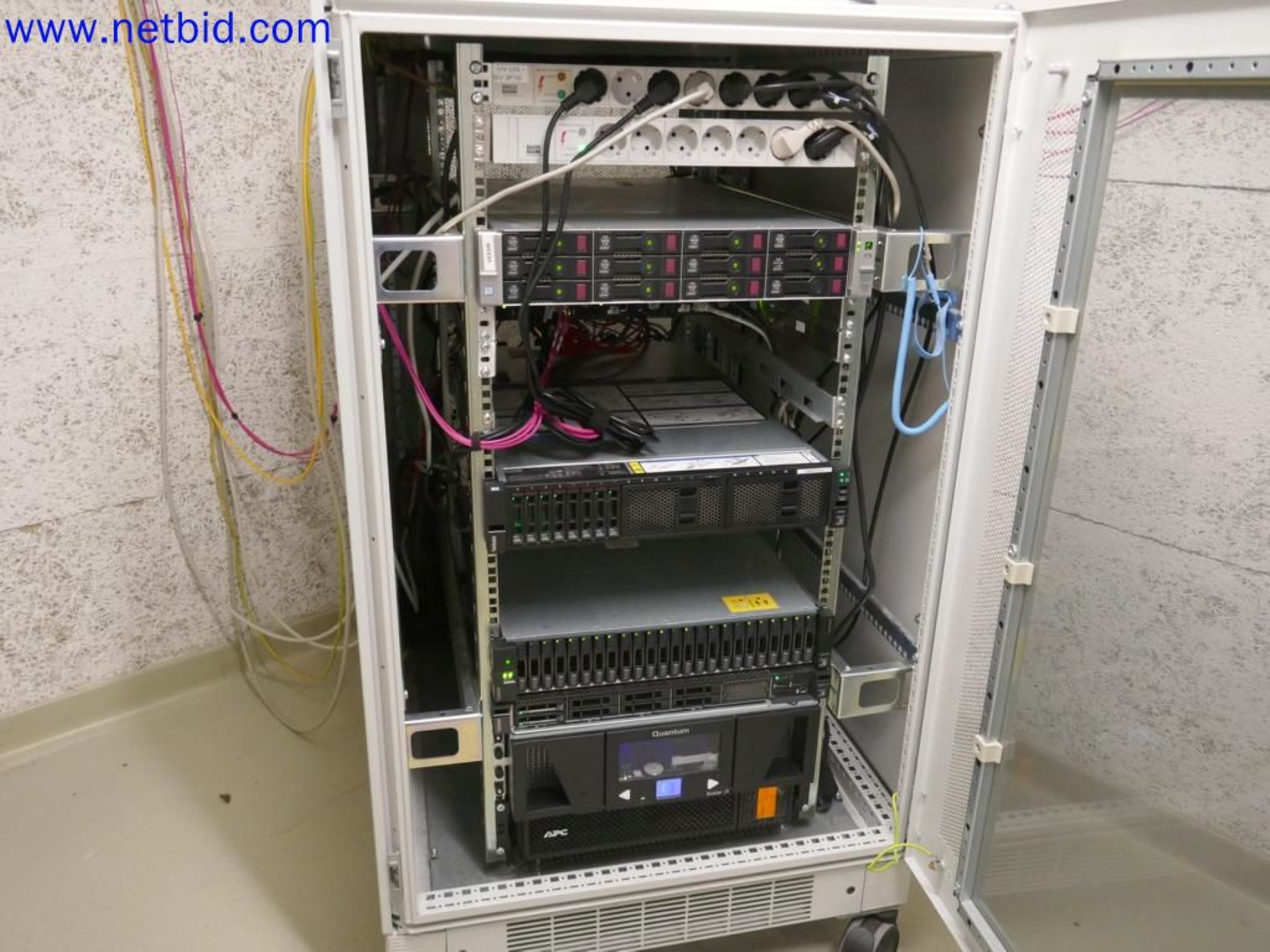 Medyczne urządzenia techniczne, wyposażenie i meble szpitalne-2