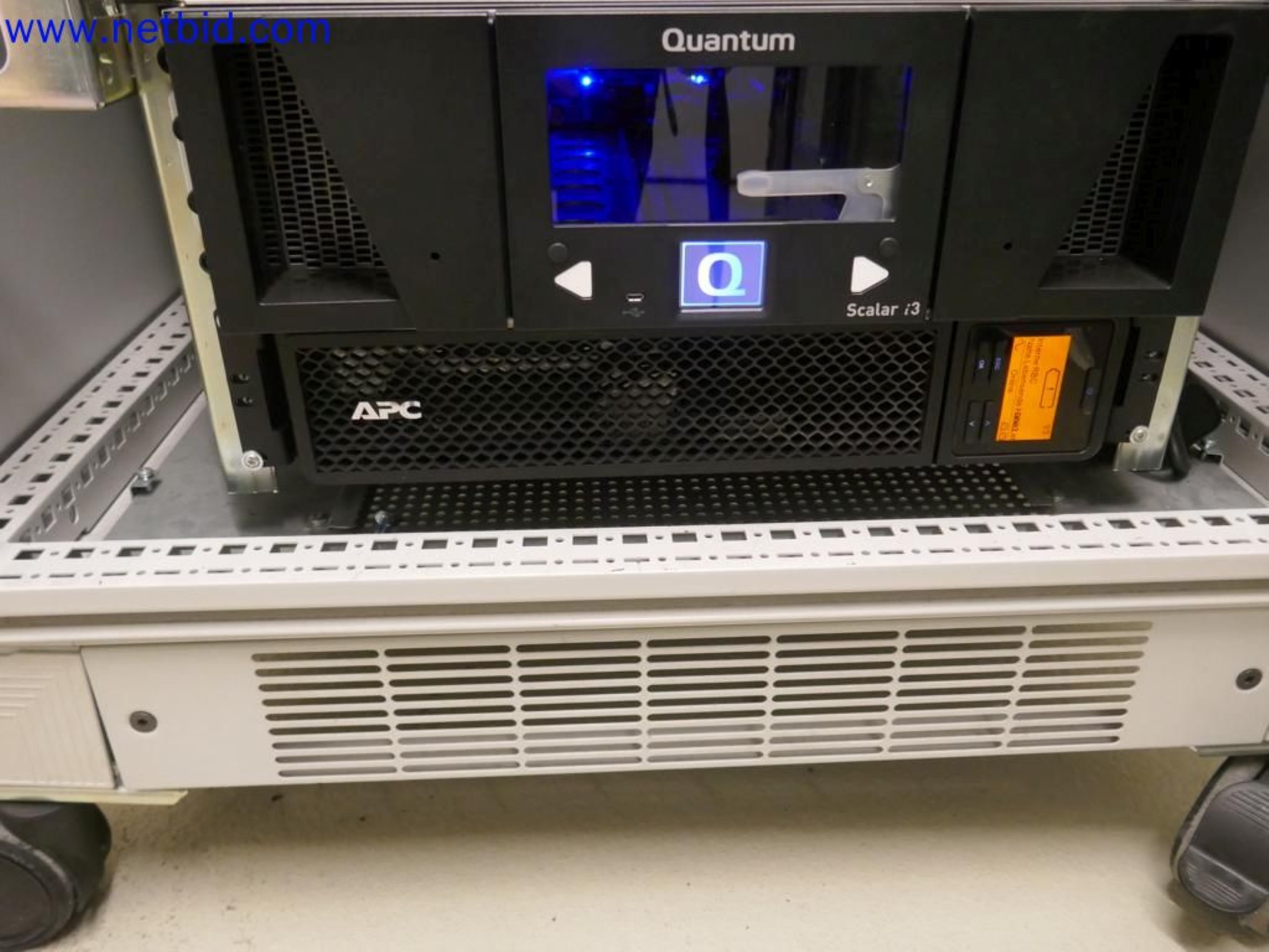 Medyczne urządzenia techniczne, wyposażenie i meble szpitalne-7