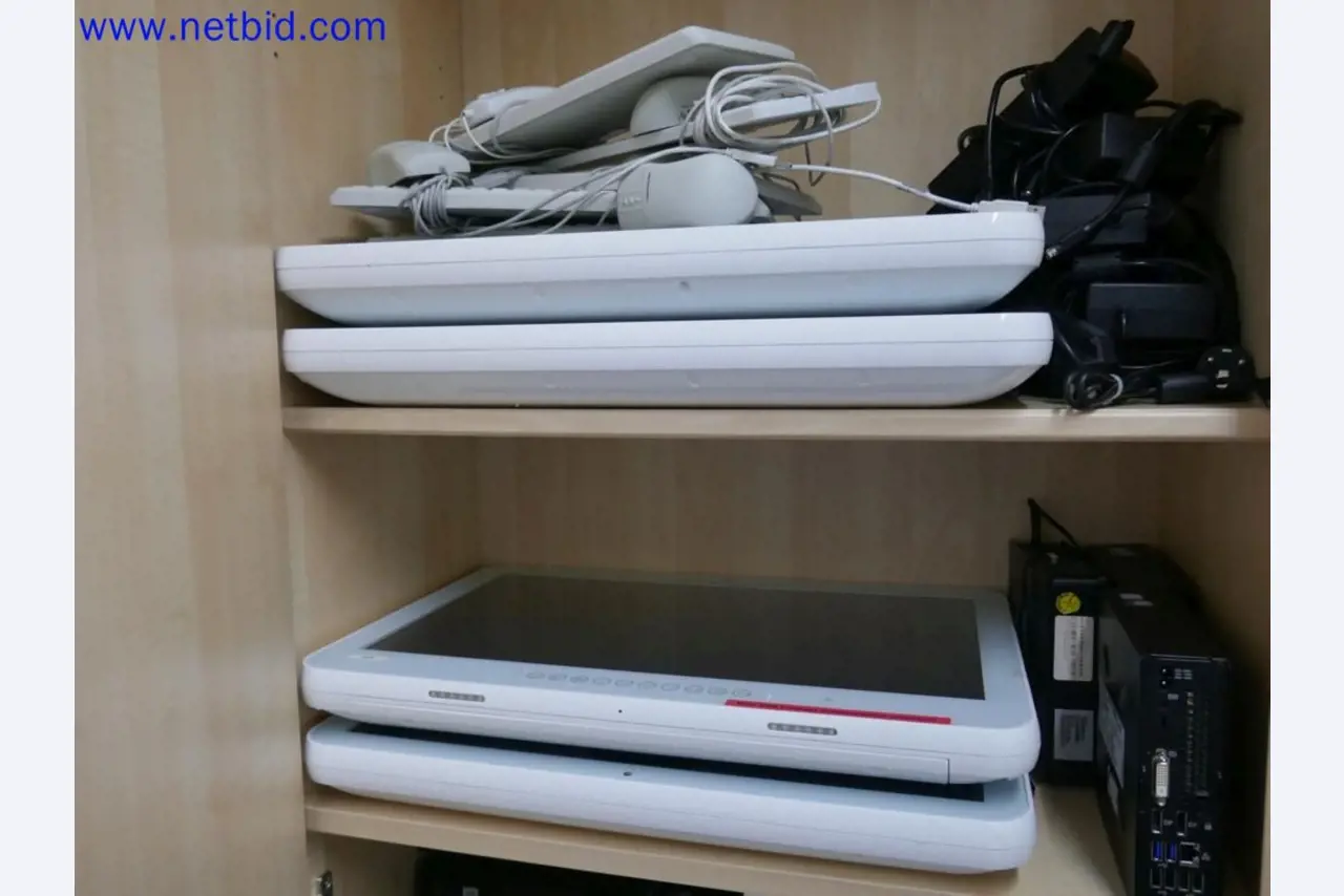 Dispositivos técnicos médicos, equipos y mobiliario de un hospital-2