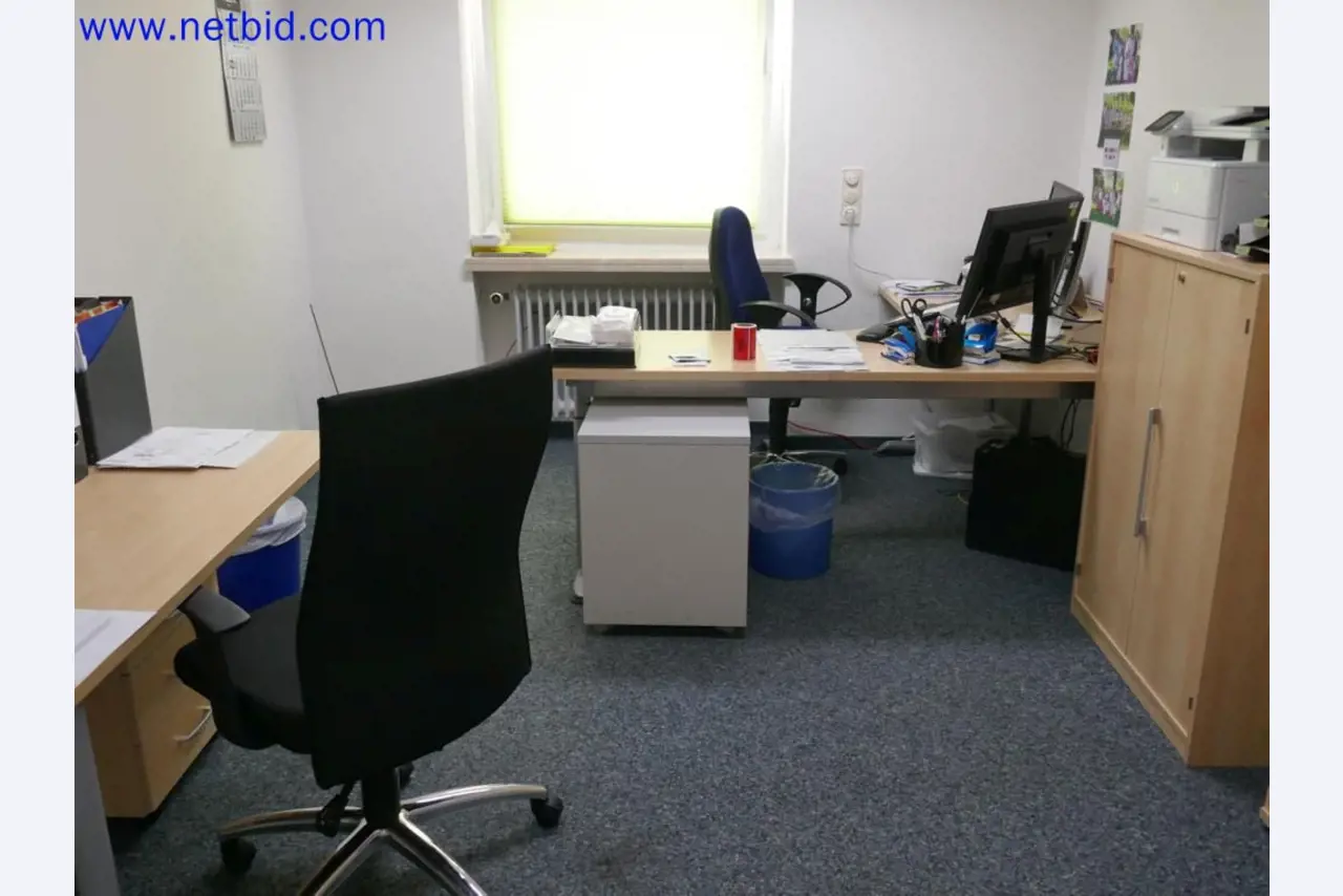 Dispositivos técnicos médicos, equipos y mobiliario de un hospital-1