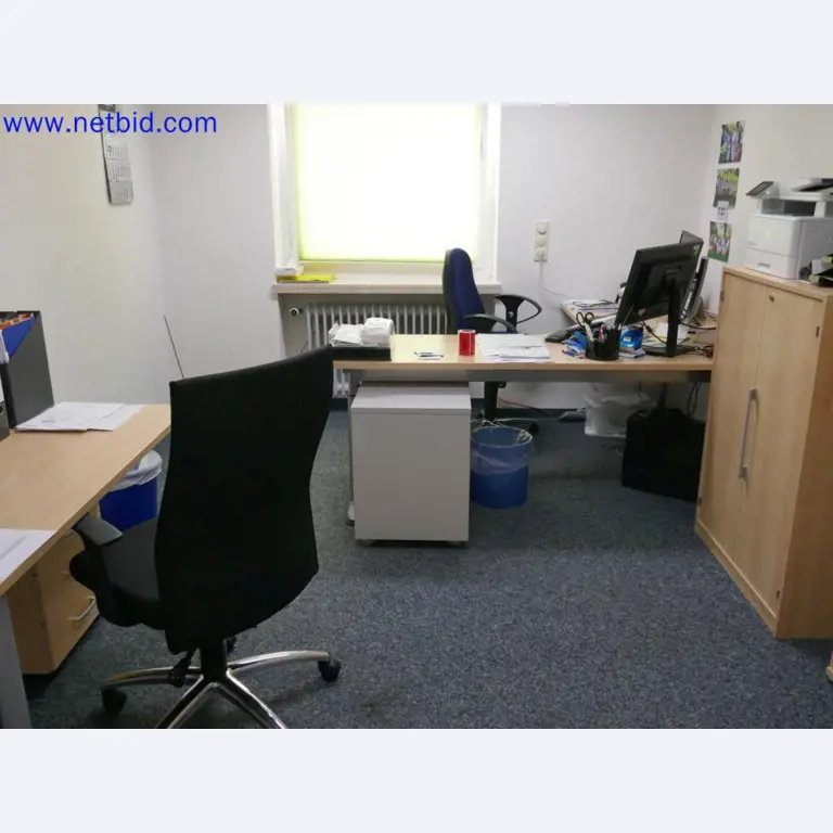 Dispositivos técnicos médicos, equipos y mobiliario de un hospital-1