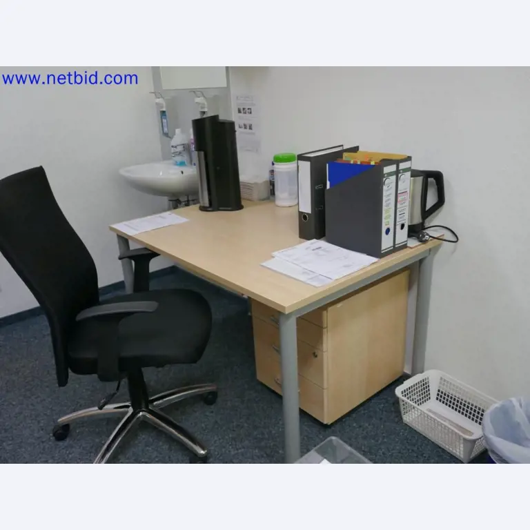 Dispositivos técnicos médicos, equipos y mobiliario de un hospital-3